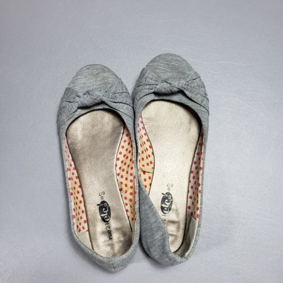 5/$25 Rue21 ect gray bow flats size 6/7 - Picture 1 of 10